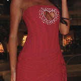 Minivestido ajustado de encaje con abertura en forma de corazón de diamantes de imitación