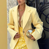 Blazer sencillo y elegante de corte relajado.