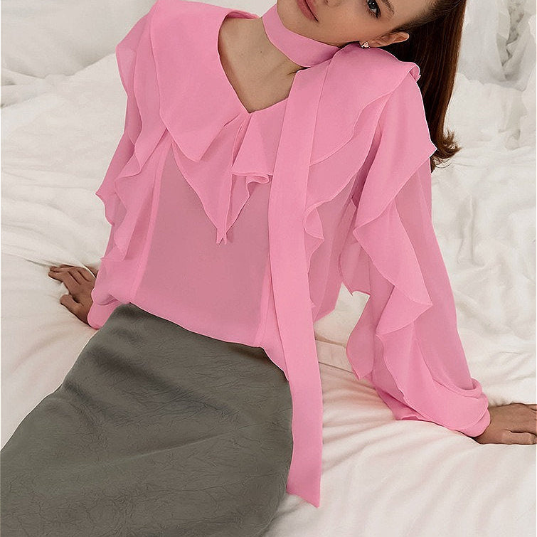 Elegante blusa de gasa lisa con volantes y lazo.