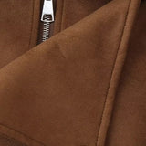 Chaqueta marrón relajada con corte holgado.