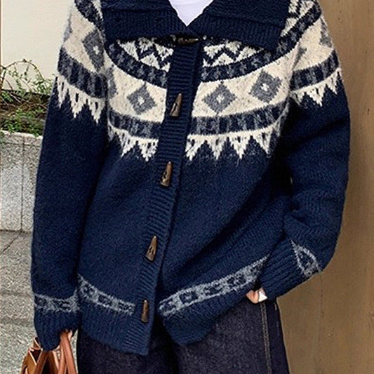 Cárdigan retro de punto holgado con cuello jacquard y botones de cuerno.