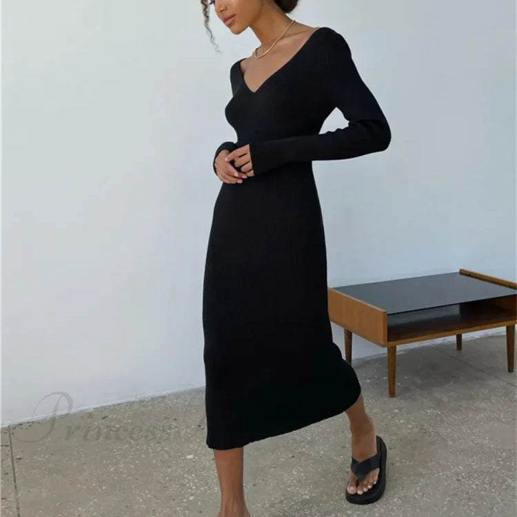 Vestido midi de manga larga, escote en pico y espalda descubierta en punto de canalé, otoño-invierno
