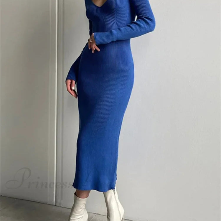 Vestido midi de manga larga, escote en pico y espalda descubierta en punto de canalé, otoño-invierno