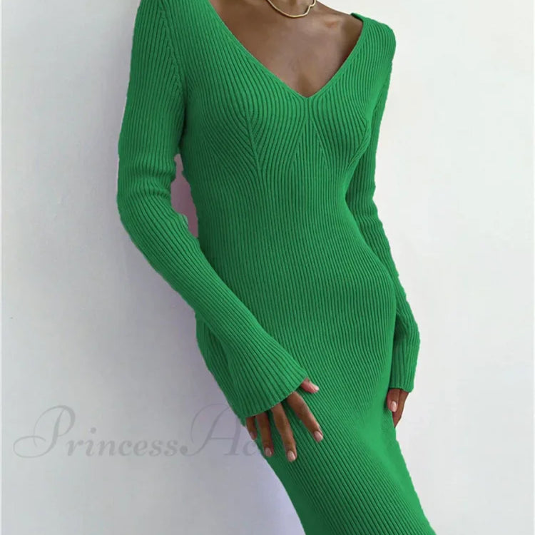 Vestido midi de manga larga, escote en pico y espalda descubierta en punto de canalé, otoño-invierno