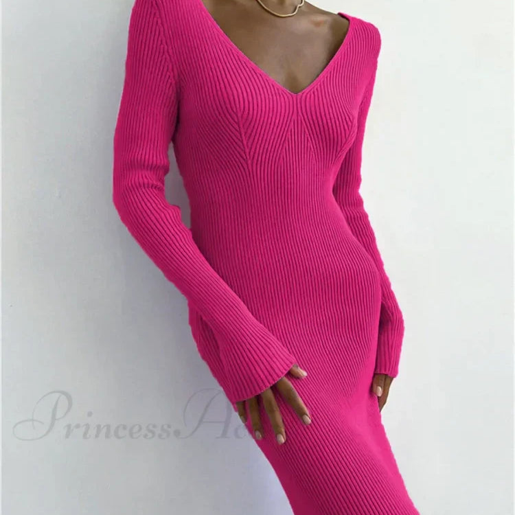 Vestido midi de manga larga, escote en pico y espalda descubierta en punto de canalé, otoño-invierno