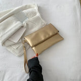 Bolso de mano tipo sobre para el Día de la Moda