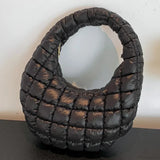 Bolso acolchado con correa de hombro plisada estilo nube