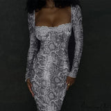 Vestido midi elegante, chic, sofisticado, moderno y seductor, moderno y exótico.