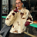 Abrigo de piel sintética cálido y esponjoso con estampado de leopardo.