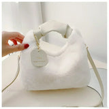Bolso de hombro de piel sintética de felpa con asas fruncidas
