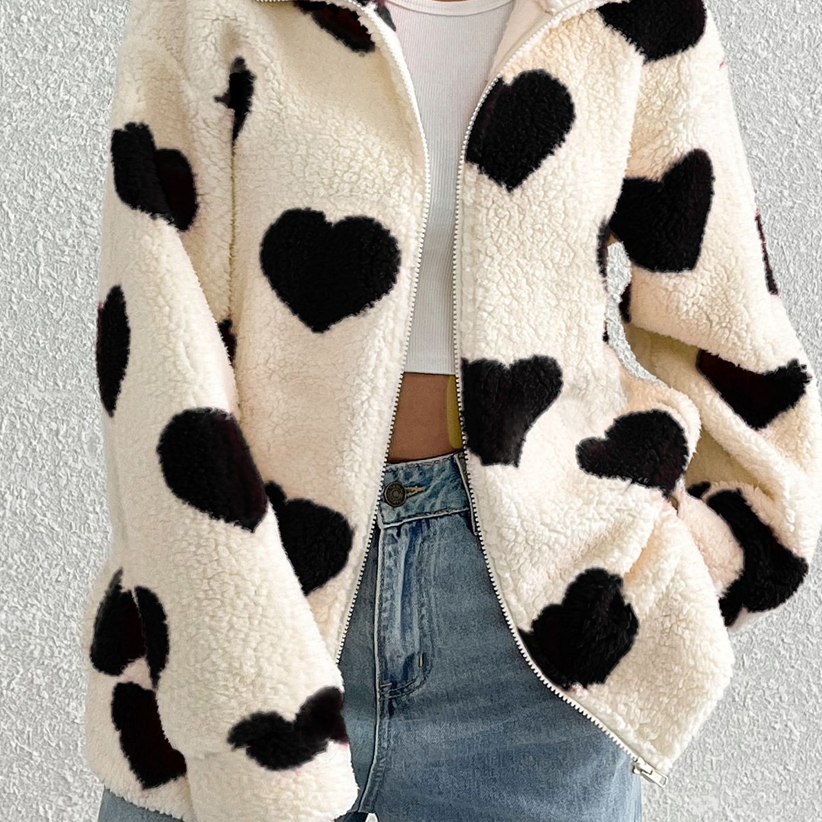 Abrigo extragrande con cremallera, mangas largas y estampado de corazones esponjosos