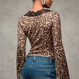 Blusa tipo cárdigan con volantes y estampado de leopardo con inserciones de encaje