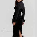 Elegante vestido midi femenino con plumas, cintura alta y corte entallado, adornado con paneles de malla.