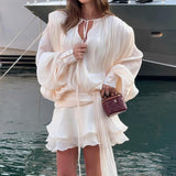 Vestido corto de gasa con mangas farol y volantes