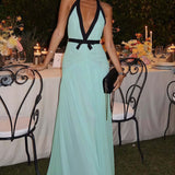 Vestido largo sexy de malla con escote pronunciado y espalda abierta con aberturas en forma de V.