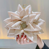 Pulsera floral tipo tote color champán