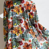 Conjunto de dos piezas con manga larga y lazo floral en la parte delantera.