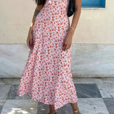 Vestido con estampado floral, escote en pico, detalles en contraste y espalda con cordones.