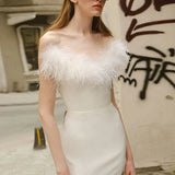 Vestido de noche largo ajustado con escote en V y bajo deshilachado
