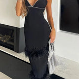 Vestido de tirantes mullido con volantes y adornado con pedrería