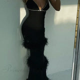 Vestido de tirantes mullido con volantes y adornado con pedrería
