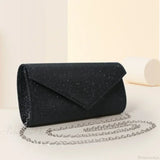 Clutch de noche con lentejuelas y cadena