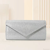 Clutch de noche con lentejuelas y cadena