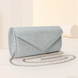 Clutch de noche con lentejuelas y cadena