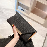 Clutch de noche con lentejuelas