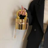 Clutch dorado brillante para una noche