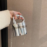 Clutch dorado brillante para una noche