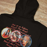 Sudadera con capucha de gran tamaño estampada con personajes de rock gótico.