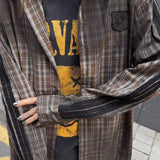 Blusa holgada con cuadros degradados y parches.