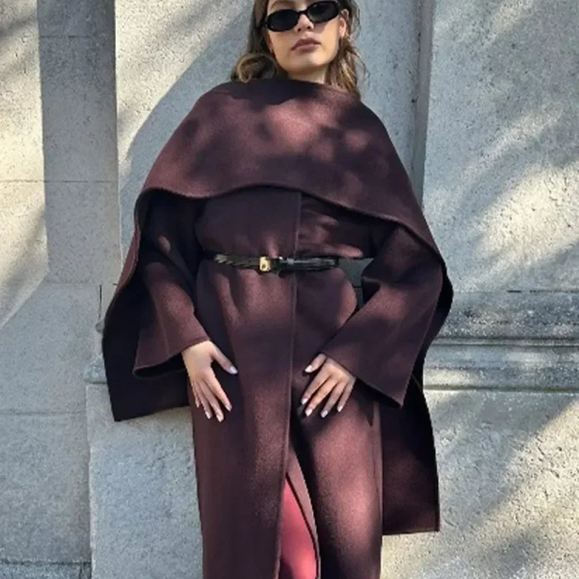Abrigo de lana gris con cuello vuelto