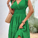 Elegante vestido negro con mangas con volantes: chic, femenino y cómodo para mujer.