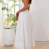 Elegante vestido midi negro con cuello halter y cintura baja
