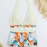 Conjunto de bikini de dos piezas con short estampado y diseño sin espalda.