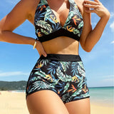 Conjunto de bikini de dos piezas con short estampado y diseño sin espalda.