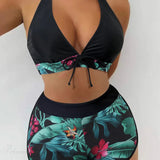 Conjunto de bikini de dos piezas con short estampado y diseño sin espalda.