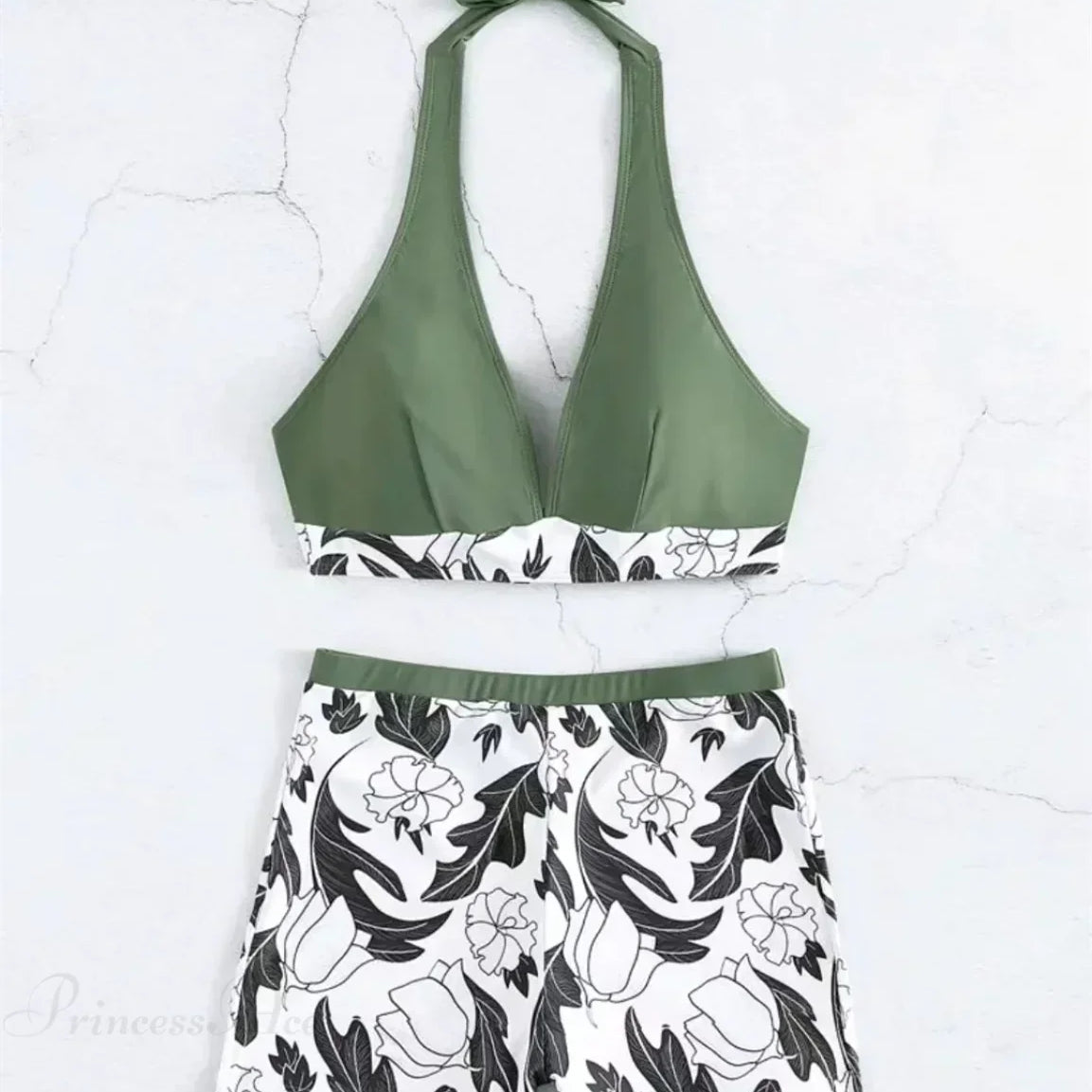 Conjunto de bikini de dos piezas con short estampado y diseño sin espalda.