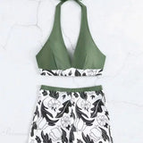 Conjunto de bikini de dos piezas con short estampado y diseño sin espalda.