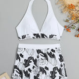 Conjunto de bikini de dos piezas con short estampado y diseño sin espalda.