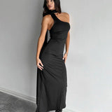 Vestido largo elegante, ajustado y fruncido con cuello halter
