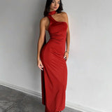 Vestido largo elegante, ajustado y fruncido con cuello halter