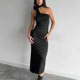 Vestido largo elegante, ajustado y fruncido con cuello halter