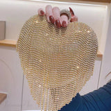 Bolso de noche de lujo en forma de corazón adornado con pedrería y diamantes, ideal para una boda.