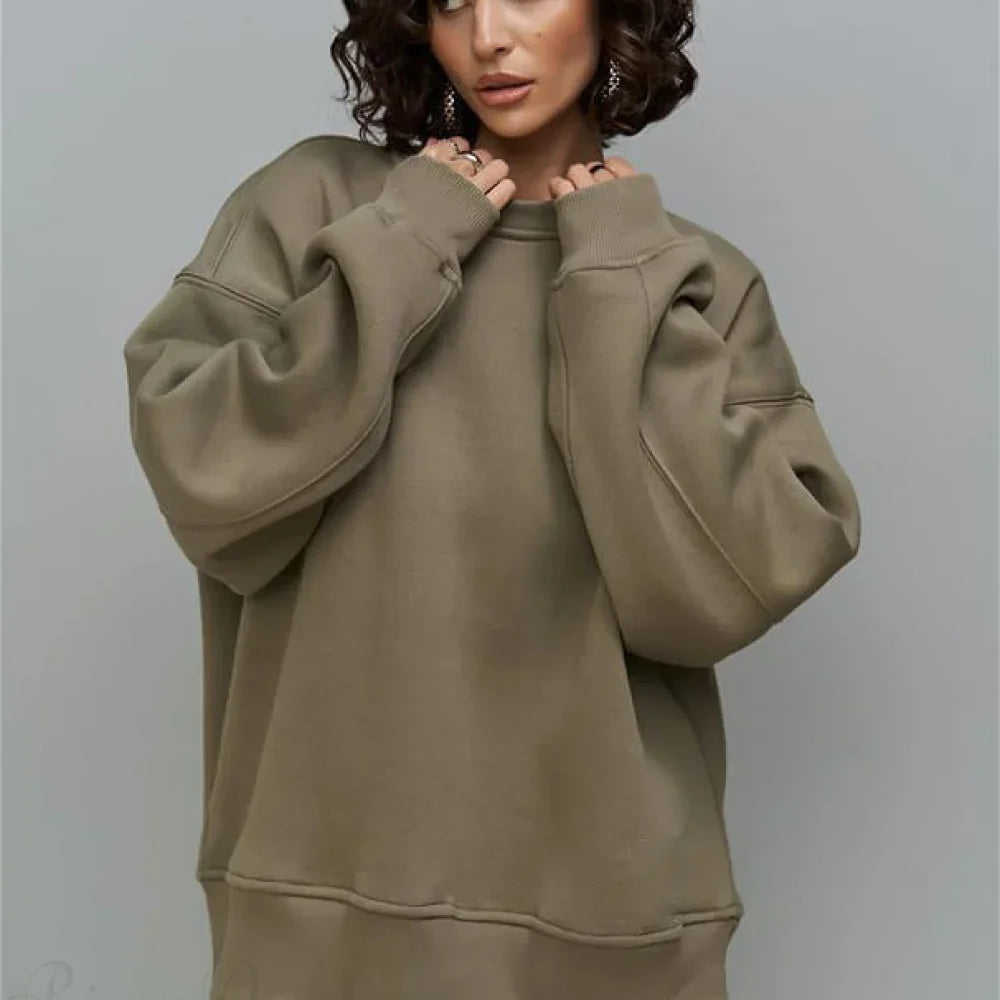 Sudadera oversize con cuello redondo y estampado con etiquetas gruesas de canalé.