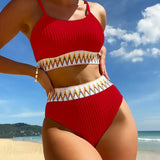 Conjunto colorido de dos piezas con cintura alta y abertura