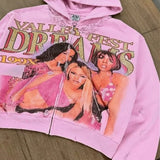 Sudadera vintage con estampado de pedrería y estilo streetwear.