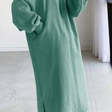 Vestido sudadera con capucha y hombros caídos